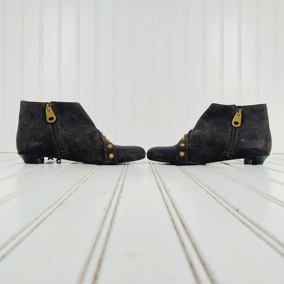 Marc Jacobs Grey Suede Chain-Link Accent Pointed Toe Studded Buckle Booties K406 - Picture 7 of 13